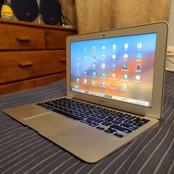 Excelente Laptop Apple Macbook Air De 11 Pulgadas Procesador Intel Core i5 Con Programas