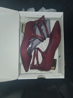 Burgundy And Gold Aldo 7.5