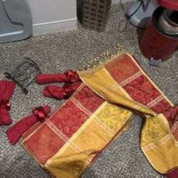 4 Table Mats With Runner And napkins/holder