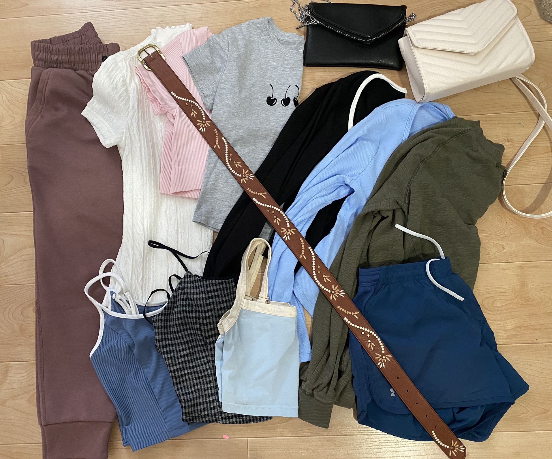 🌸 Woman’s/Junior’s clothing lot, $10 take all