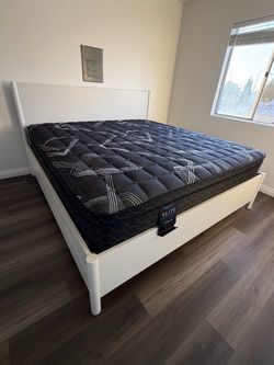 Elite Midnight Pro  king size mattress pillow top 12”.     New mattress in a plastic sealed  Venta de colchones  ☎️📲call or Tex (213)713-74-89   Habl