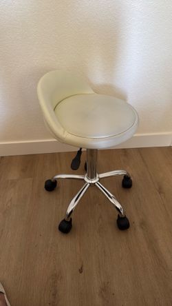 Rolling stool