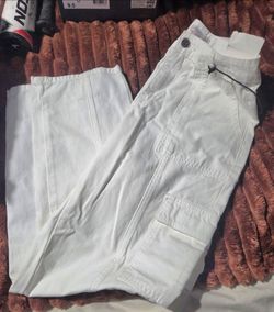 New womens pants sz 9/28 has tags