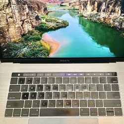 MacBook Pro 2018, 15in, Intel i7 2.6GHz, 32GB RAM, 512GB SSD, (2880x1800) Retina Display, Fingerprint Login, 220ppi