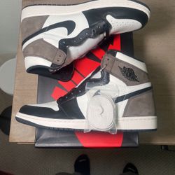 Jordan 1 Retro High Dark Mocha Size 11