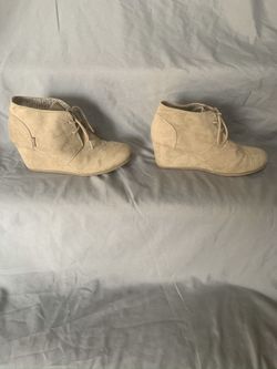 Women’s Size 9 Tan Suede Wedges