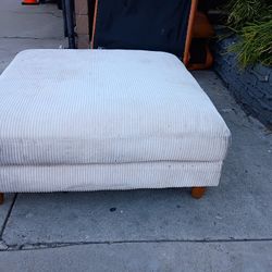 LARGE SEATER-LEG REST