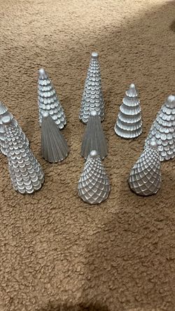 Battery-operated Christmas decoration with 10 lights
