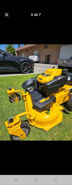 DEWALT GAS 28"IN SELF PROPELLED LAWN MOWER LIKE NEW  NO BAG