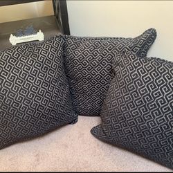 Raymour And Flanagan Couch Pillows 