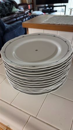IKEA UPPLAGA plates 14 total