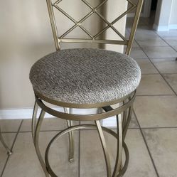5 Stools Bar 
