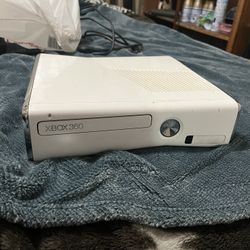 Xbox 360 S + Variety of games