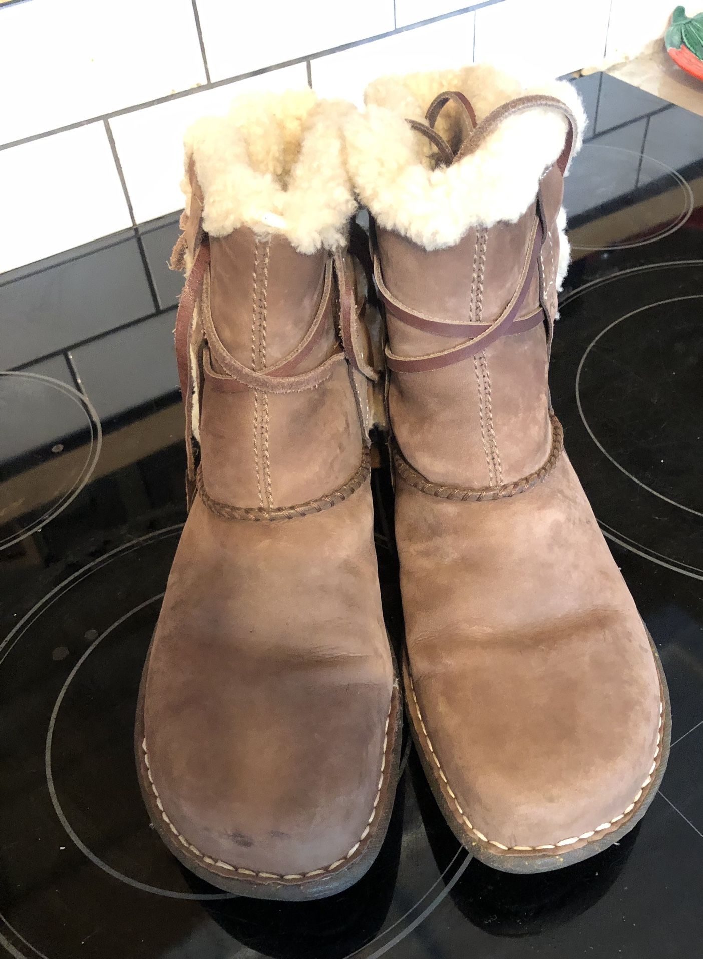 UGG Womens Size 10 Boots 