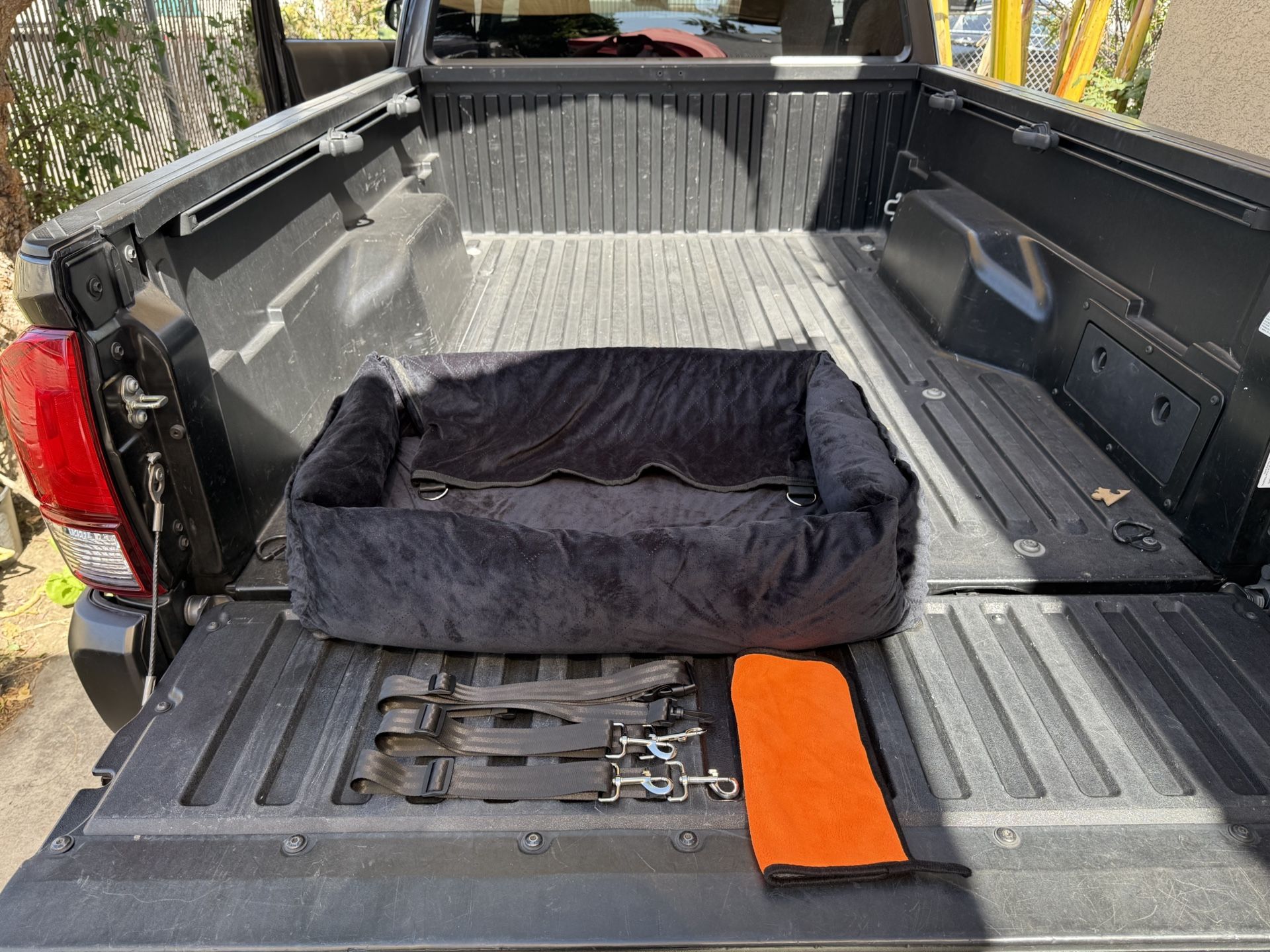 Dog Car Seat For Medium Dog Or Two Small Dogs w/Cushion & Towel