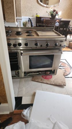FREE GAS STOVE/DUAL OVEN