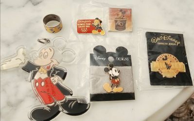 Vintage Mickey Mouse Collectible Pin & Keychain Lot - 6 Pieces (Includes Vtg 1987 Anniversary Pin)