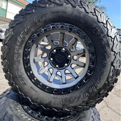 Vendo 4 Rines  nuevos Con Llantas LT 285/70R17 Para TOYOTA TACOMAS 4RUNER Y CHEVY SIVERADO DE 6 BIRLOS
