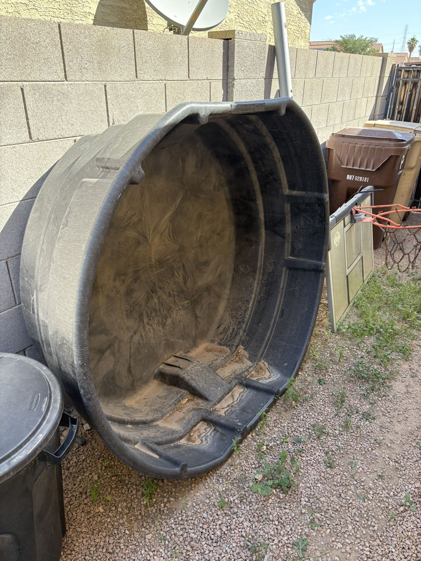 300 Gallon Rubbermaid Trough