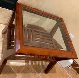 For Sale Cocktail table and end table