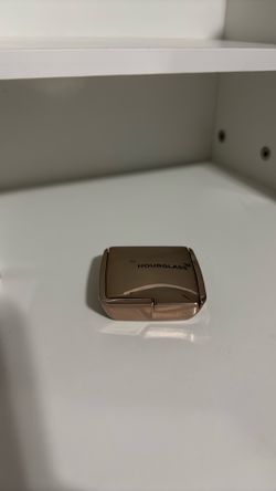 Hourglass Mini pressed powder