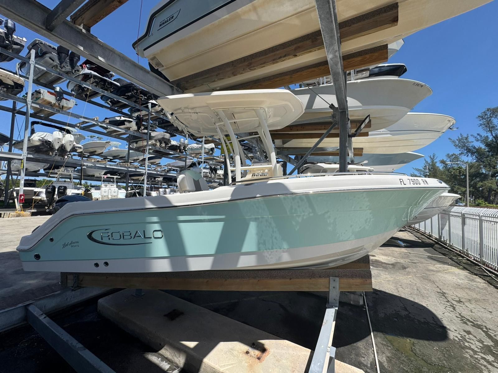 2019 Robalo R222 center console