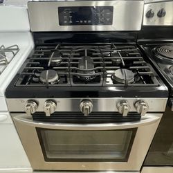 30’ LG 5 Burner Gas Stainless Steel Stove In Excellent Working Condition 