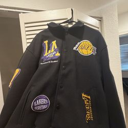 Lakers jacket size 2X (runs small) XL