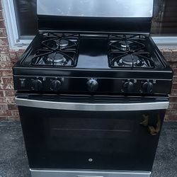 GE 30 Inch Wide 4 Burner Gas Range (3 MONTHS WARRANTY)