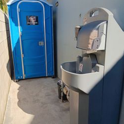 Portable Restroom / Baños