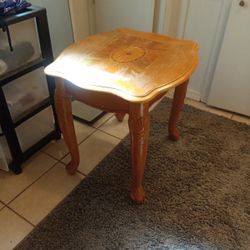 2 End Tables (They look the Same)