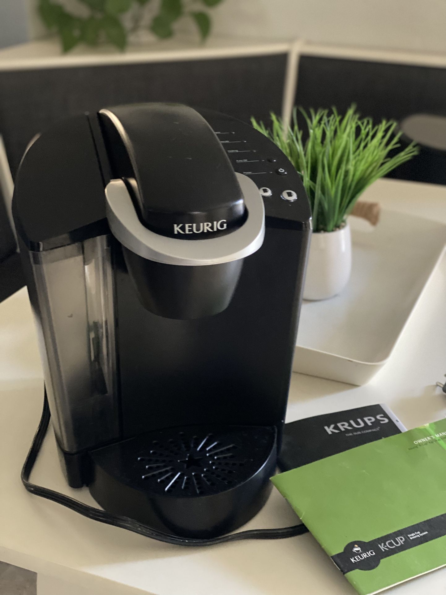 KEURIG COFFEE MAKER