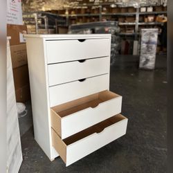 Dresser/ Five drawers dresser
