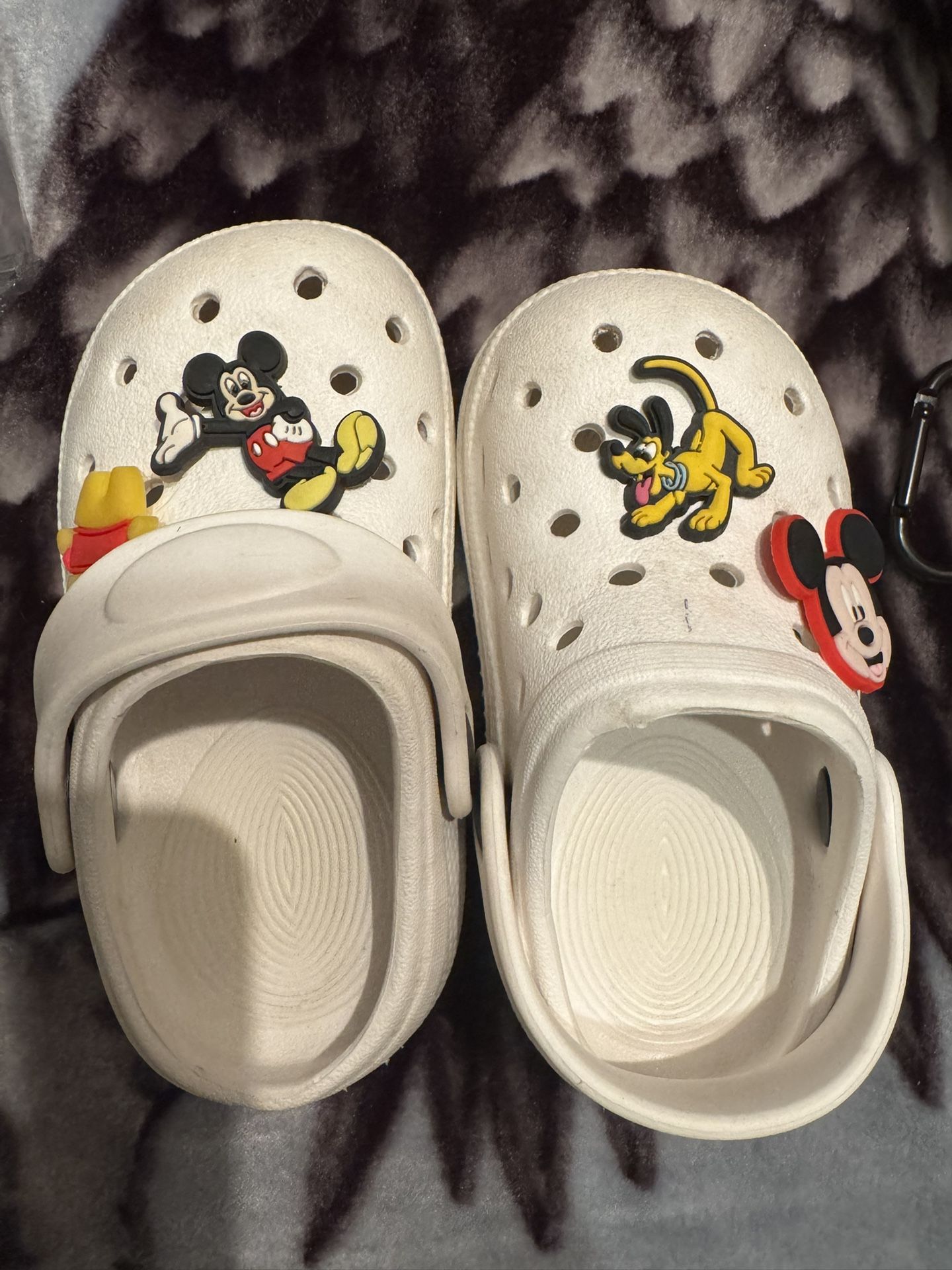Black $10 Size 6c White $5 6c