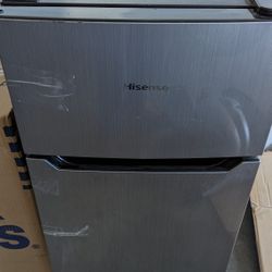 Hisense 3.3 Cu. Ft Mini Fridge/Freezer