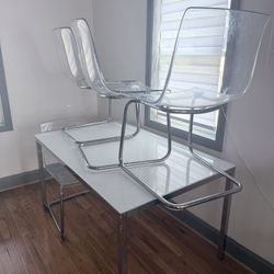 Glass Dining Table + 4 Acrylic Chairs – Excellent Condition