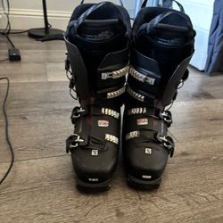 All Black Ski Boots Size 6.5 