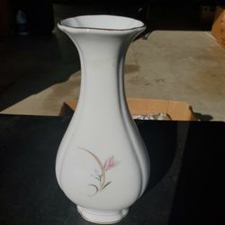 One Porslin Vase