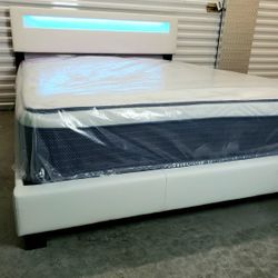 NEW QUEEN PILLOW TOP MATTRESS and BOX SPRING. Bed frame not included 👍