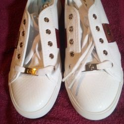 Woman's 8 1/2  G Los Angeles Tennis Shoes 