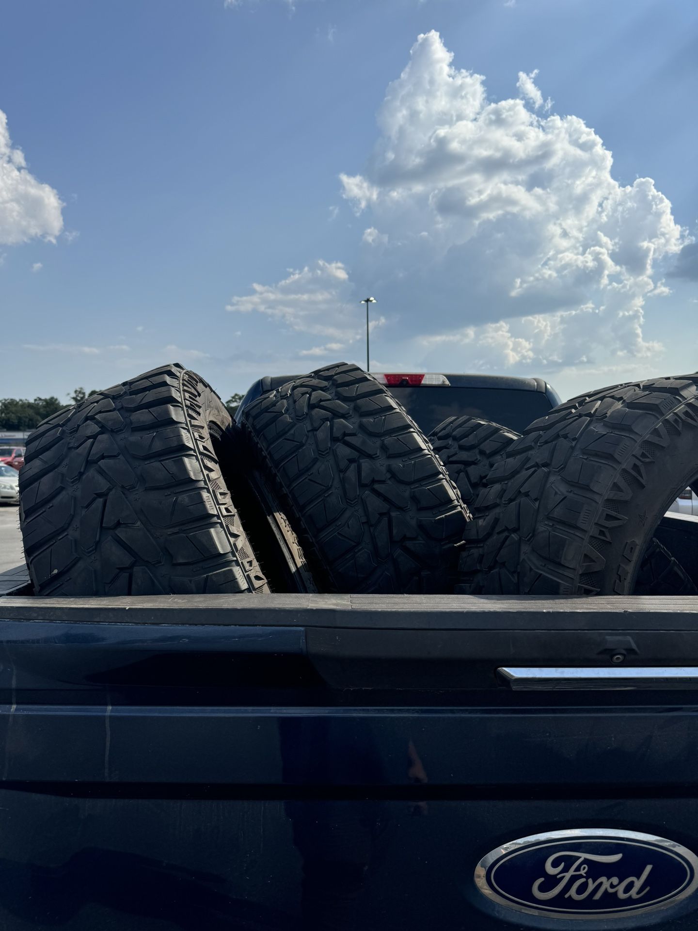 Versatyre MXT 36X13.50R22 (Load F)