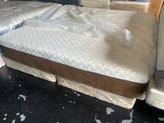 King mattress mmeory foam 🦖