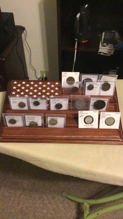 Coin holder with 16 world coins