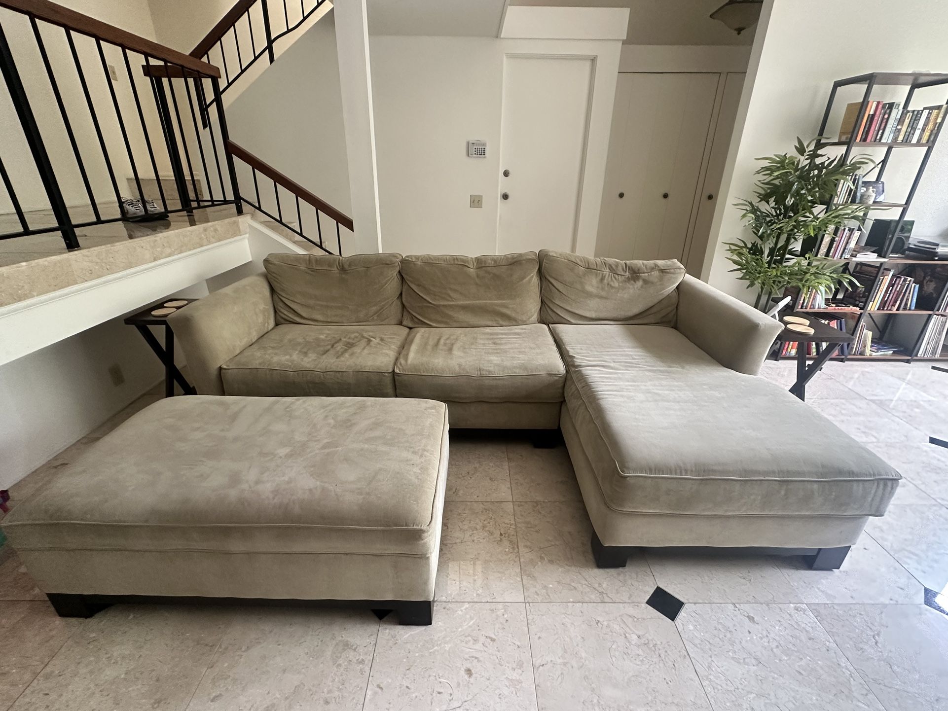 Free!!!! Sectional Sofa And Ottoman Set For Sale!!