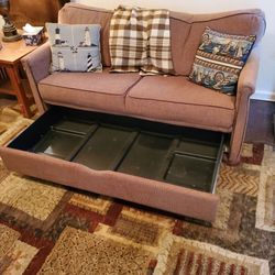 Love seat / hide-a-bed