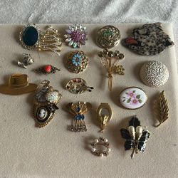 Bundles Of Vintage Brooches With Different Designs 