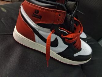 GRADE SCHOOL AIR JORDAN 1 HIGH OG "BLACK TOE REIMAGINED
Boys – White/Black-varsity Red-sail