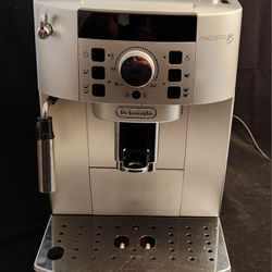 DeLonghi Magnifica XS Super Automatic Espresso Machine Perfect