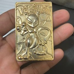 Mewtwo pika chi and the egg gott poke balls