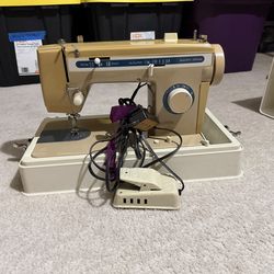 JCPenney model 6101 vintage sewing machine With Case And Cover- works!!!